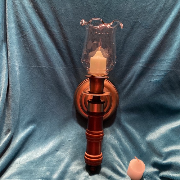 Vintage Homco Wall Sconce with Etched Glass Globe - Picture 8 of 13